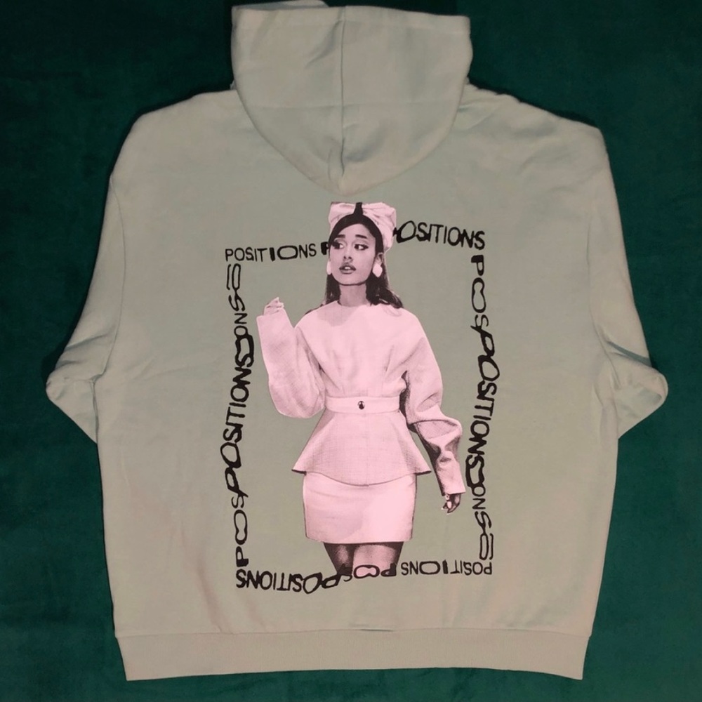 ISO!! LOOKING FOR THIS HOODIE AN XXL OR XXXL
